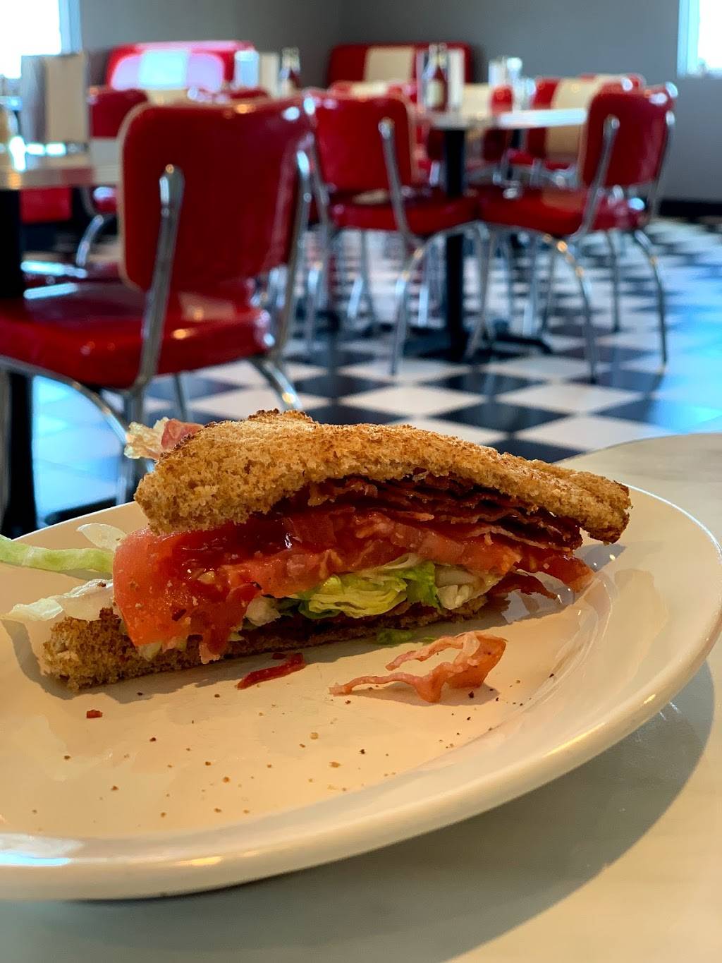 Frostys Fun Center | restaurant | 15 Cedar Ln, Santa Claus, IN 47579, USA | 8125443338 OR +1 812-544-3338