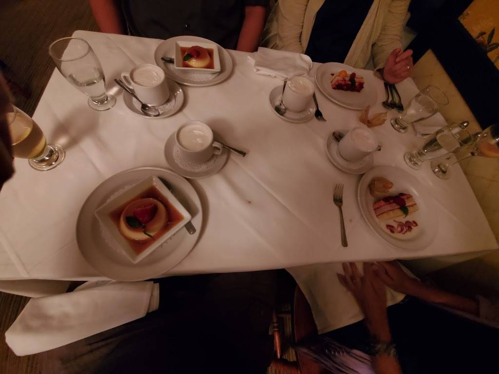 Restaurant chez Mallet | restaurant | 1320 Boulevard Mercure, Drummondville, QC J2B 3M2, Canada | 8194756965 OR +1 819-475-6965