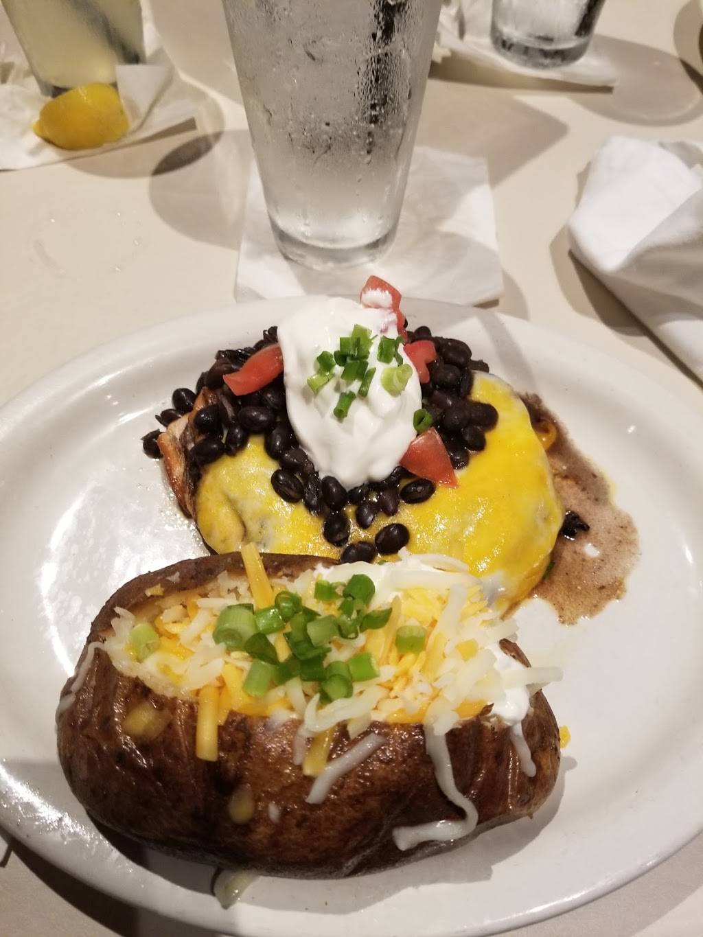 Percy & Willies | restaurant | 130 Dunbarton Dr, Florence, SC 29501, USA | 8436691620 OR +1 843-669-1620