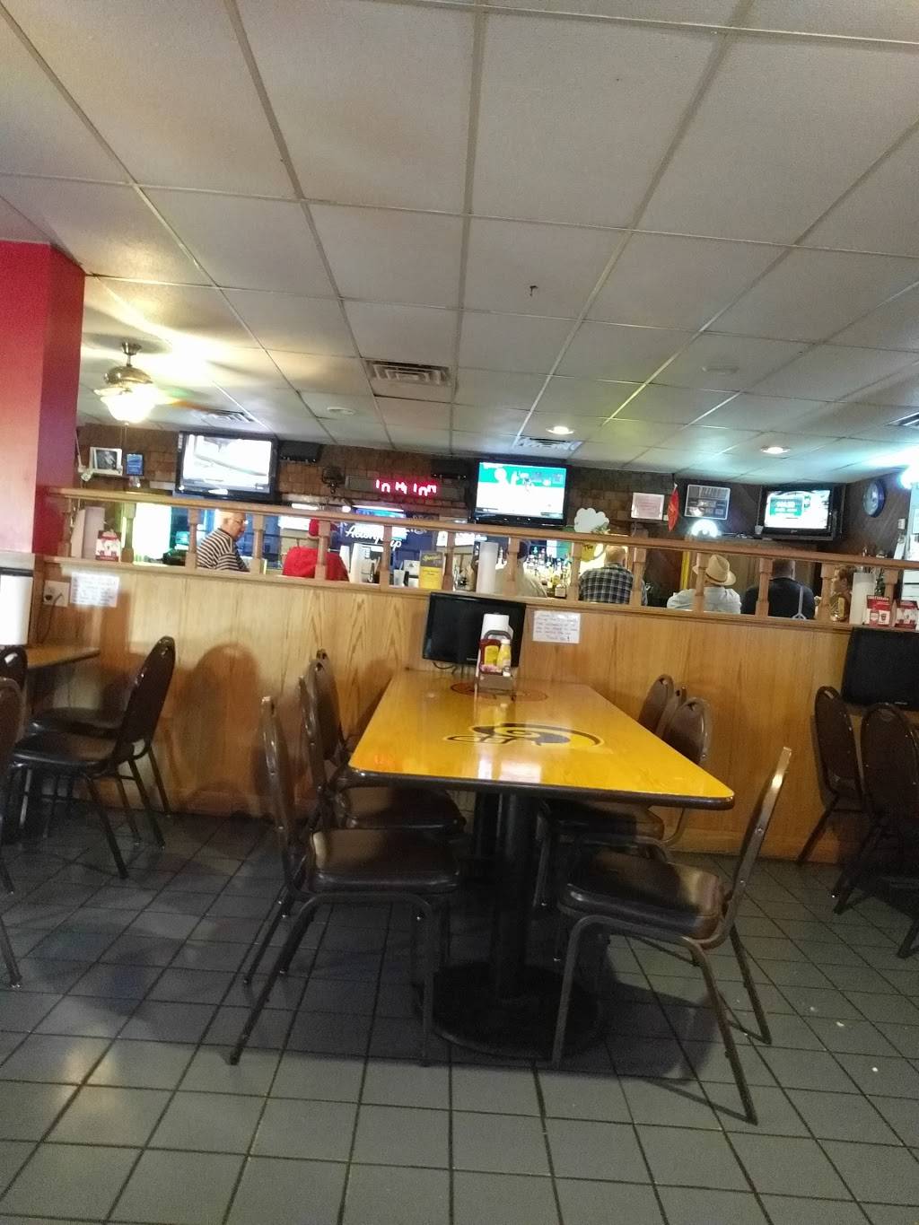 Alton Sports Tap | restaurant | 3812 College Ave, Alton, IL 62002, USA | 6184652539 OR +1 618-465-2539