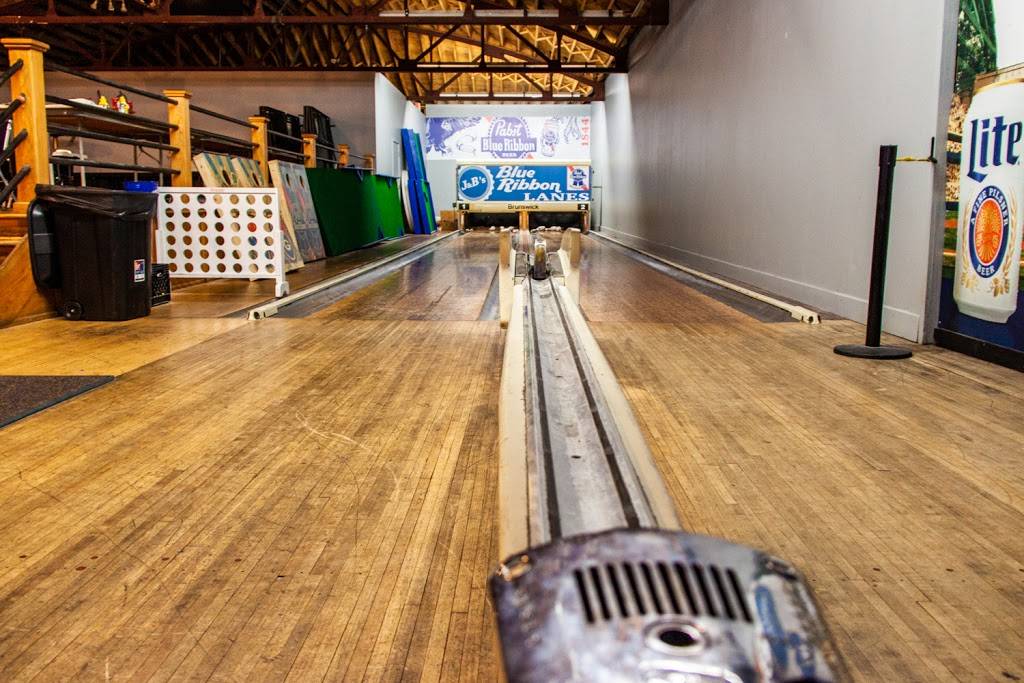 J&Bs Blue Ribbon Bar and Grill | restaurant | 5230 W Bluemound Rd, Milwaukee, WI 53208, USA | 4144431844 OR +1 414-443-1844