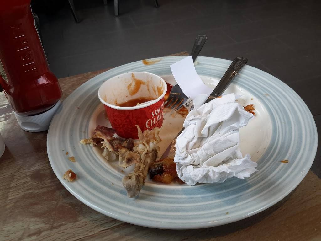 Swiss Chalet | restaurant | 252 Lakeshore Rd W, Mississauga, ON L5H 1G6, Canada | 9052780391 OR +1 905-278-0391