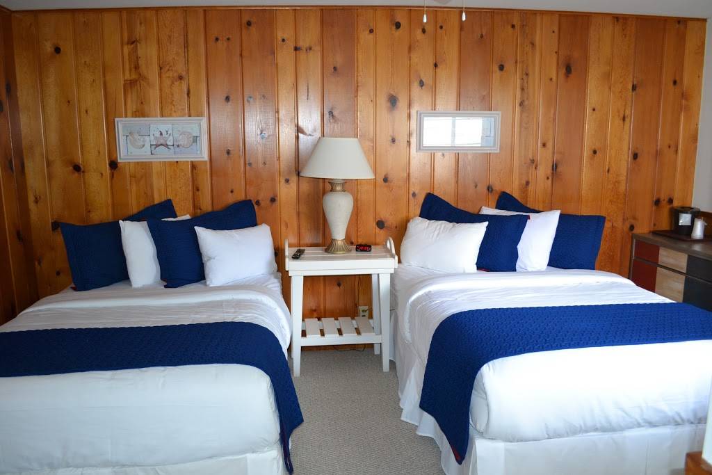 Buzzs Lakeside Inn | restaurant | 5700 N Scenic Dr, Whitehall, MI 49461, USA | 2318938315 OR +1 231-893-8315