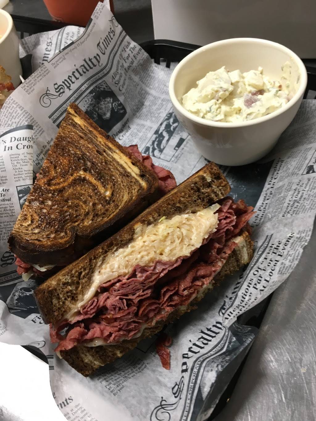 Monarch Cafe | restaurant | 208 W Howry Ave, DeLand, FL 32720, USA | 3868732117 OR +1 386-873-2117