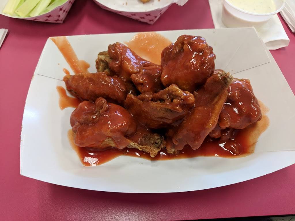 Wiggy’s | restaurant | 2350 Noblestown Rd, Pittsburgh, PA 15205, USA | 4129190361 OR +1 412-919-0361