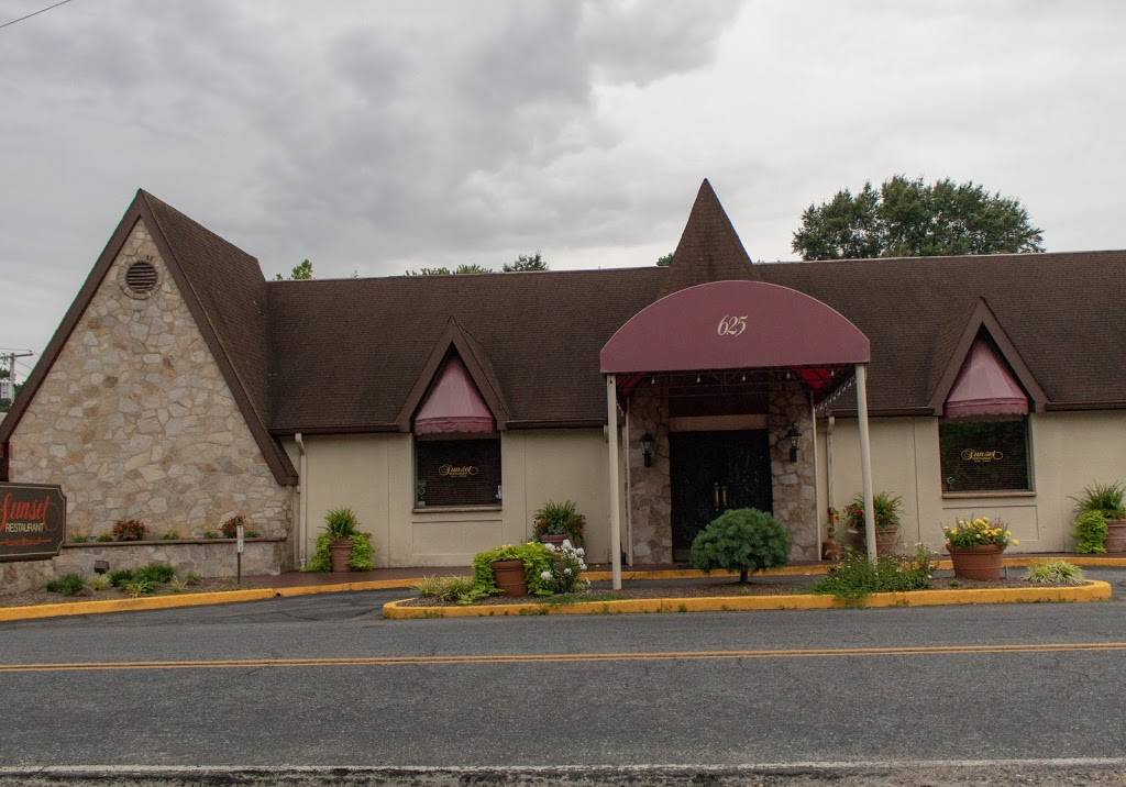 Sunset Restaurant & Lounge | restaurant | 625 Greenway Rd SE, Glen Burnie, MD 21061, USA | 4107681417 OR +1 410-768-1417