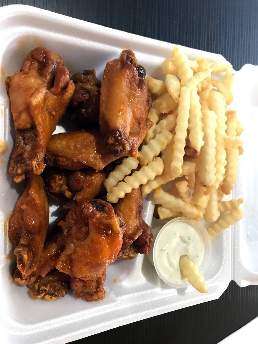 A&D Buffalos | restaurant | 2107 W Colonial Dr, Orlando, FL 32804, USA | 4078415511 OR +1 407-841-5511