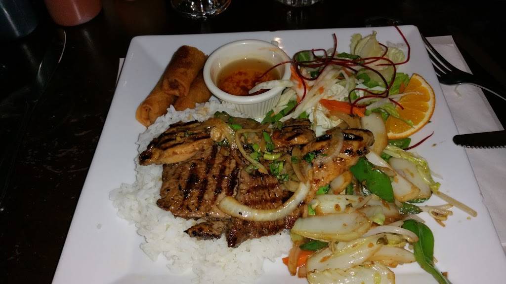 Restaurant Tradition Saigon | restaurant | 820 Rue Belvédère S, Sherbrooke, QC J1H 4B8, Canada | 8195750644 OR +1 819-575-0644