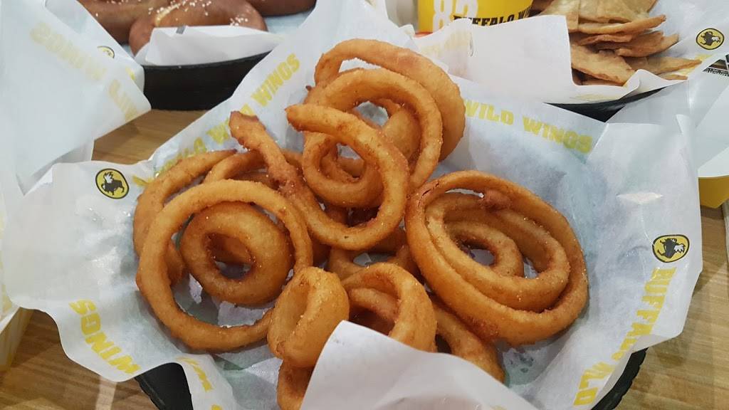 Buffalo Wild Wings | restaurant | 127 E Palm Ave, Burbank, CA 91502, USA | 8185242373 OR +1 818-524-2373