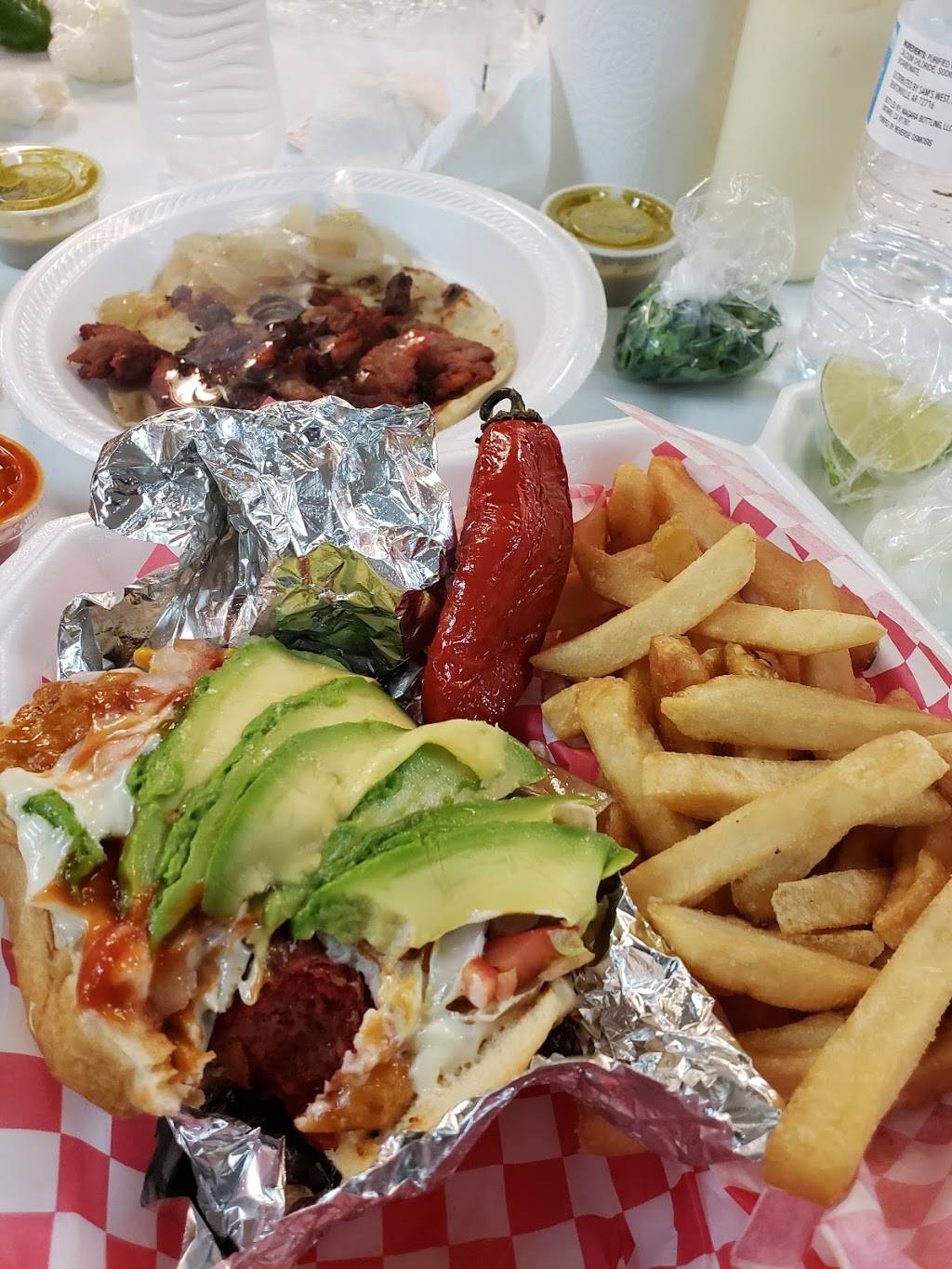 El Perron Hot Dogs | restaurant | 5020 East Sam Houston Pkwy N, Houston, TX 77015, USA | 8322039512 OR +1 832-203-9512