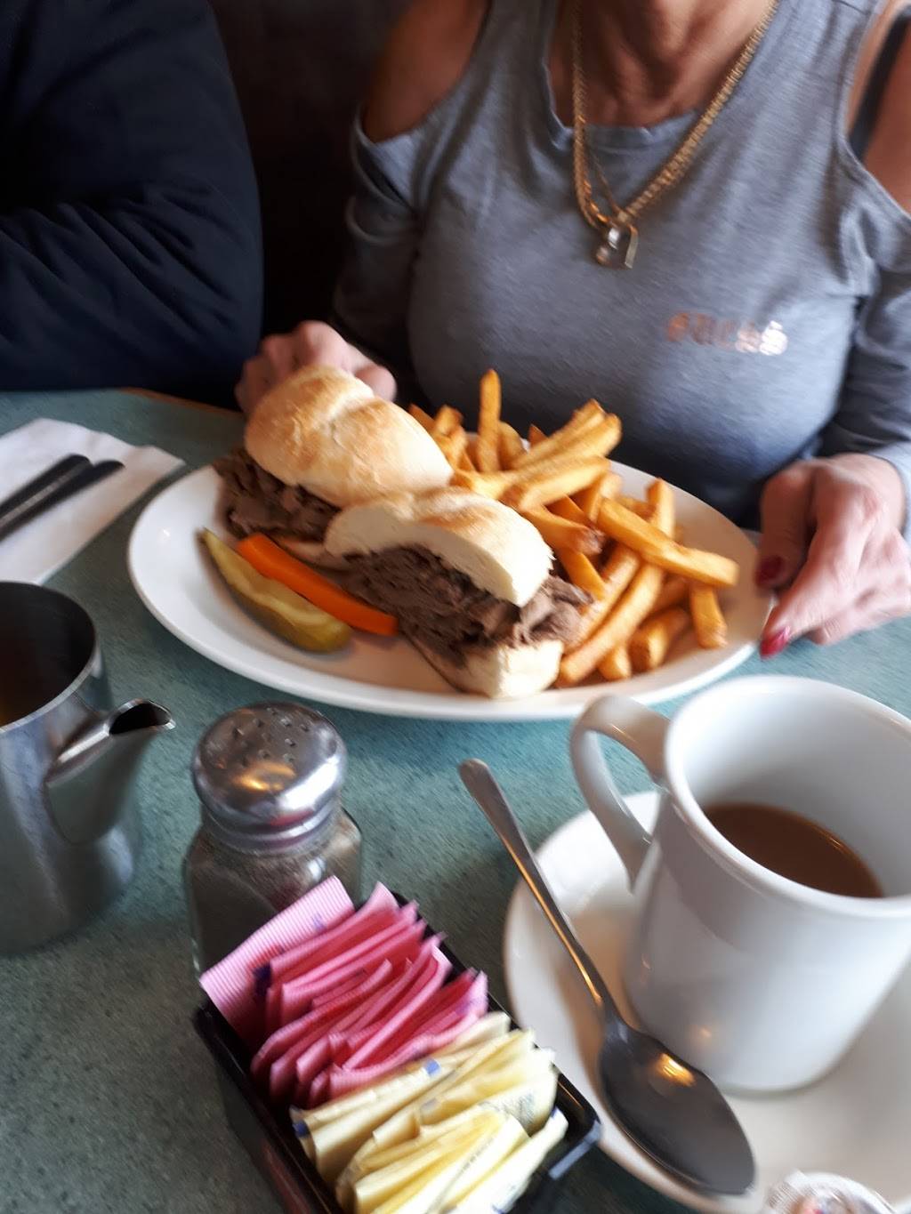 Carmelindas Restaurant | restaurant | 2799 Princess St, Kingston, ON K7M 3E3, Canada | 6133846952 OR +1 613-384-6952