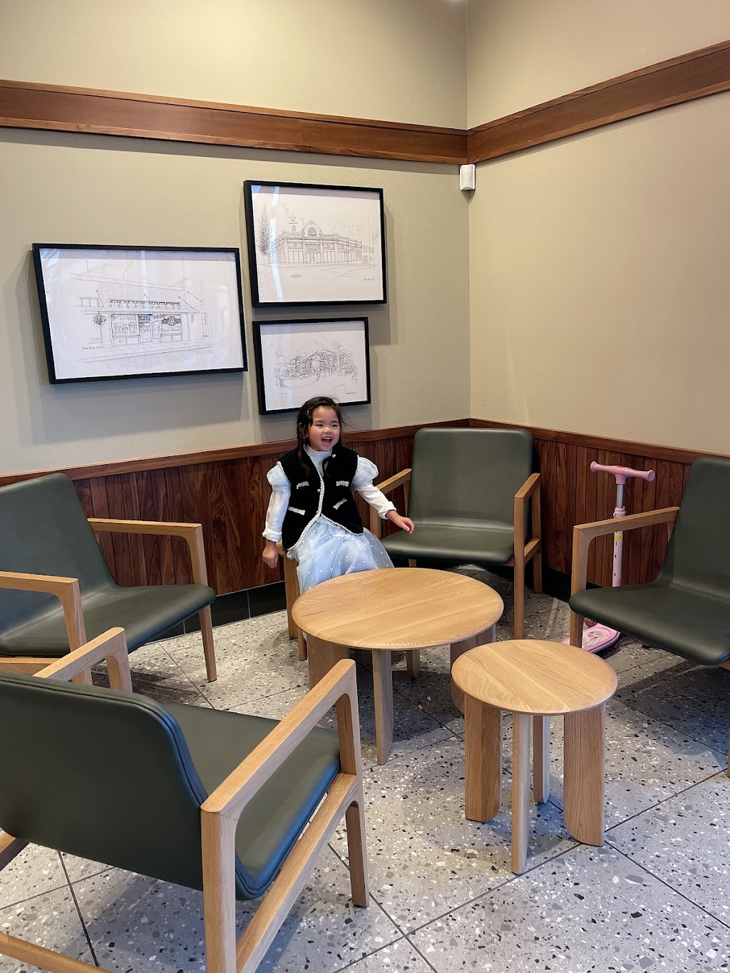 Starbucks | cafe | 16148 S Highland Ave, Fontana, CA 92336, USA | 9098087996 OR +1 909-808-7996