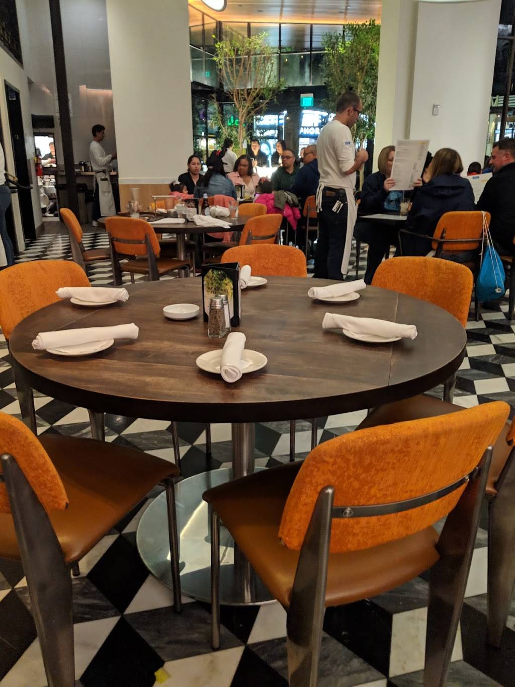 Naples Ristorante E Bar | restaurant | 1550 Disneyland Dr, Anaheim, CA 92802, USA | 7147766200 OR +1 714-776-6200