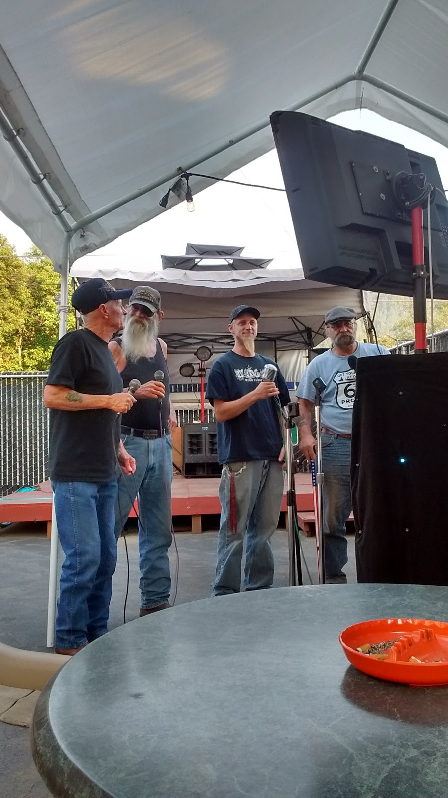 Luckys II | restaurant | 22225 OR-62, Shady Cove, OR 97539, USA | 5418782098 OR +1 541-878-2098