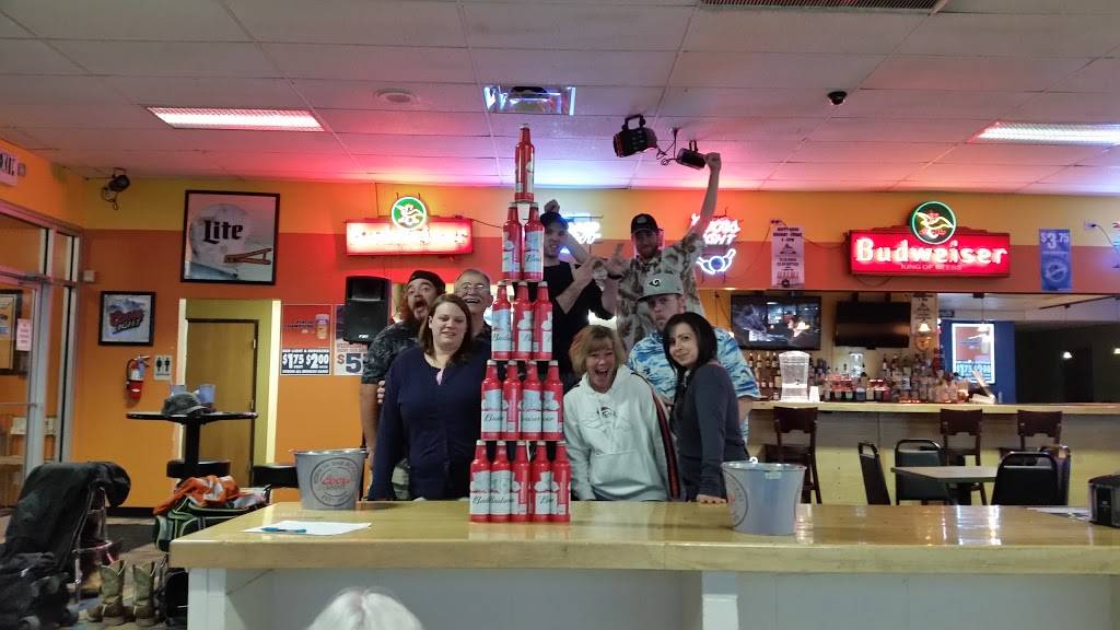 Chippers Classic Lanes | restaurant | 2454 8th Ave, Greeley, CO 80631, USA | 9703534275 OR +1 970-353-4275