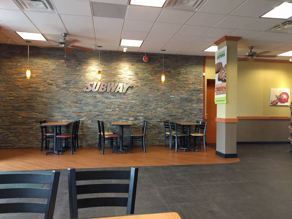 Subway | restaurant | 2735 Lake Shore Blvd W, Etobicoke, ON M8V 1G9, Canada | 4162557827 OR +1 416-255-7827