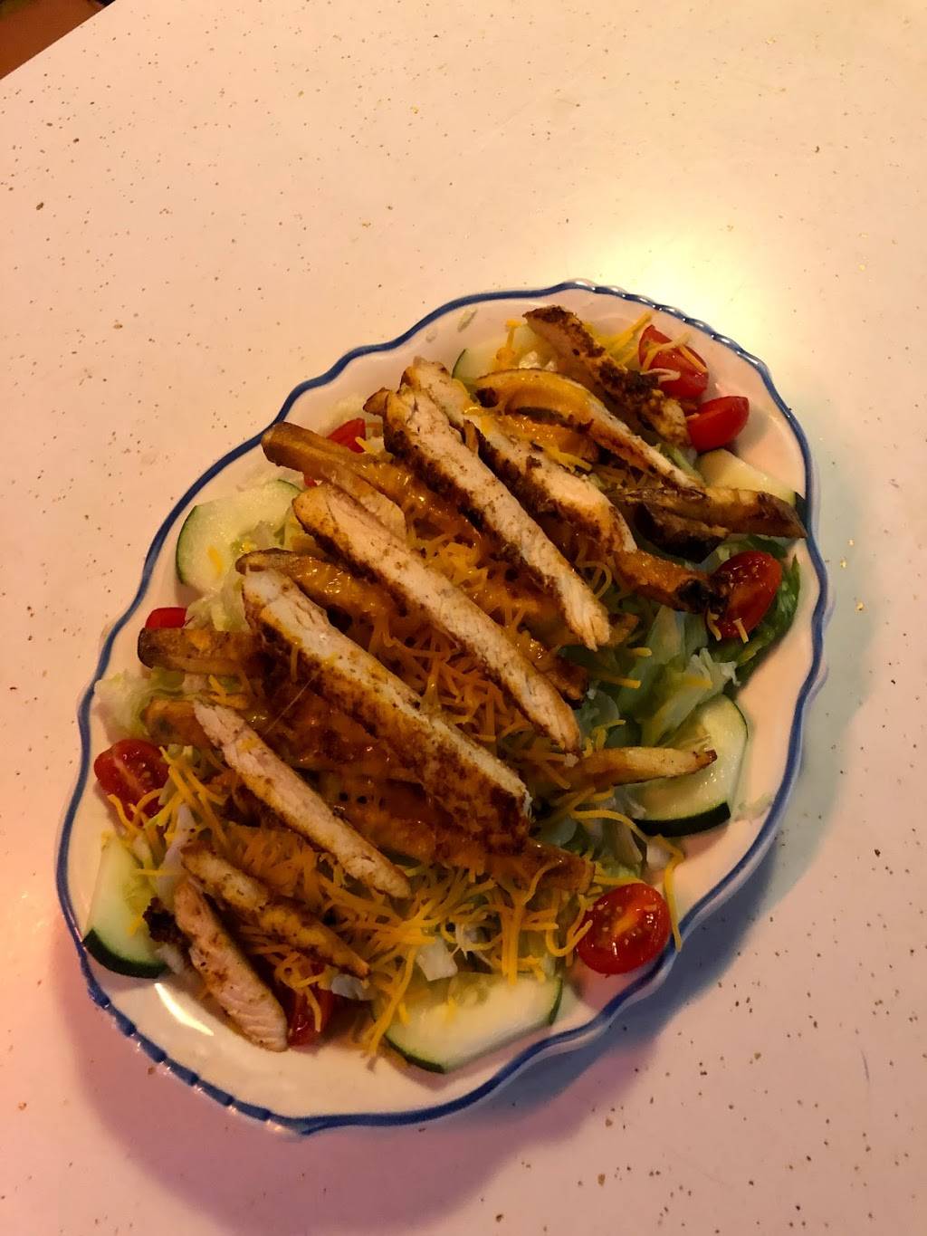 Disilvios Family Grill | restaurant | 517 N Main St, Hubbard, OH 44425, USA | 3305344980 OR +1 330-534-4980