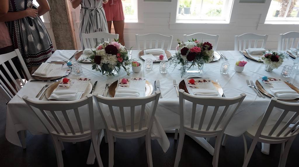 Porch Cafe | restaurant | 1625 E Beach Dr, Galveston, TX 77550, USA | 4097620808 OR +1 409-762-0808