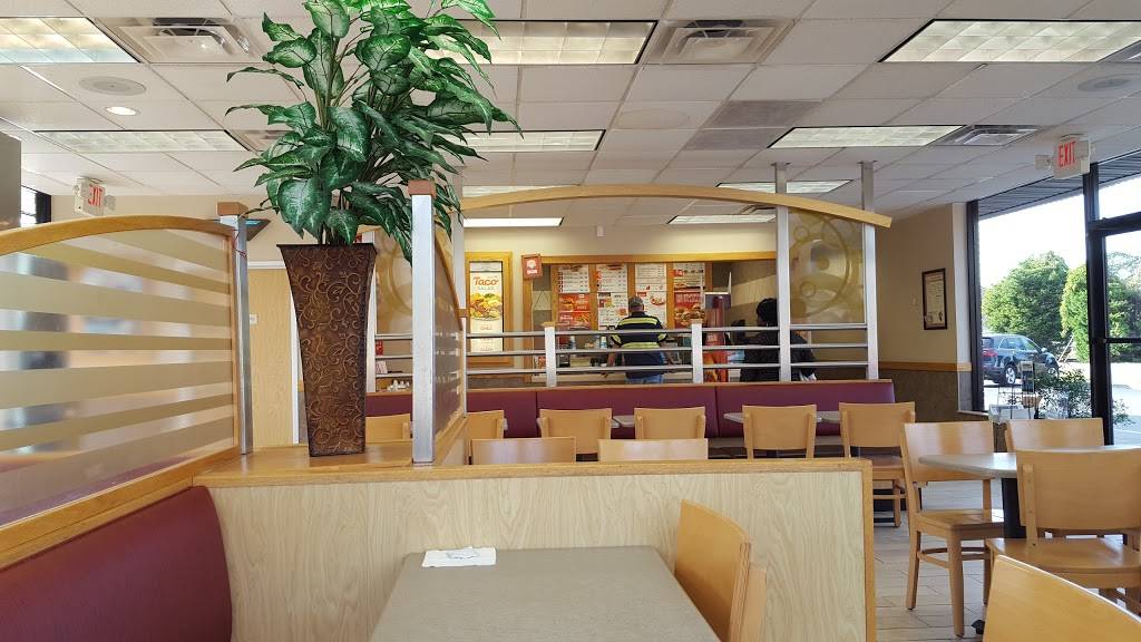 Wendys | restaurant | 343 Folly Rd, Charleston, SC 29412, USA | 8437956540 OR +1 843-795-6540