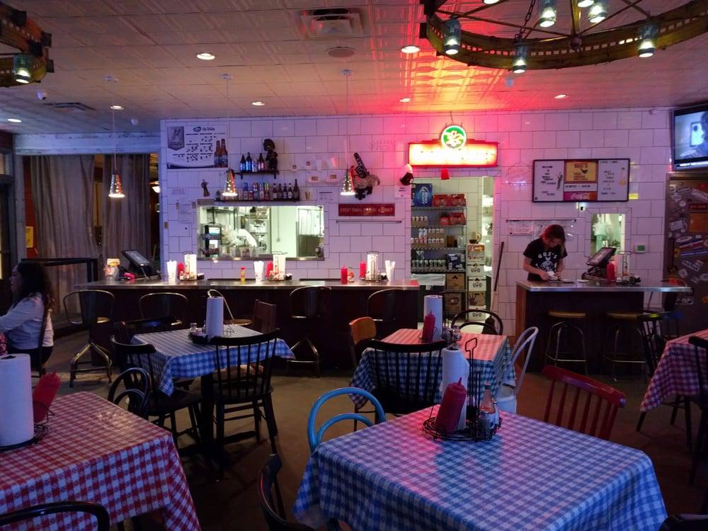 Guss World Famous Fried Chicken | restaurant | 730 S Mendenhall Rd, Memphis, TN 38117, USA | 9017672323 OR +1 901-767-2323