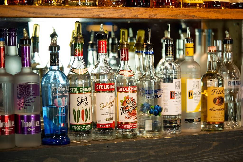 Off Base Bar & Grill | restaurant | 9522 Miramar Rd, San Diego, CA 92126, USA | 8585780757 OR +1 858-578-0757