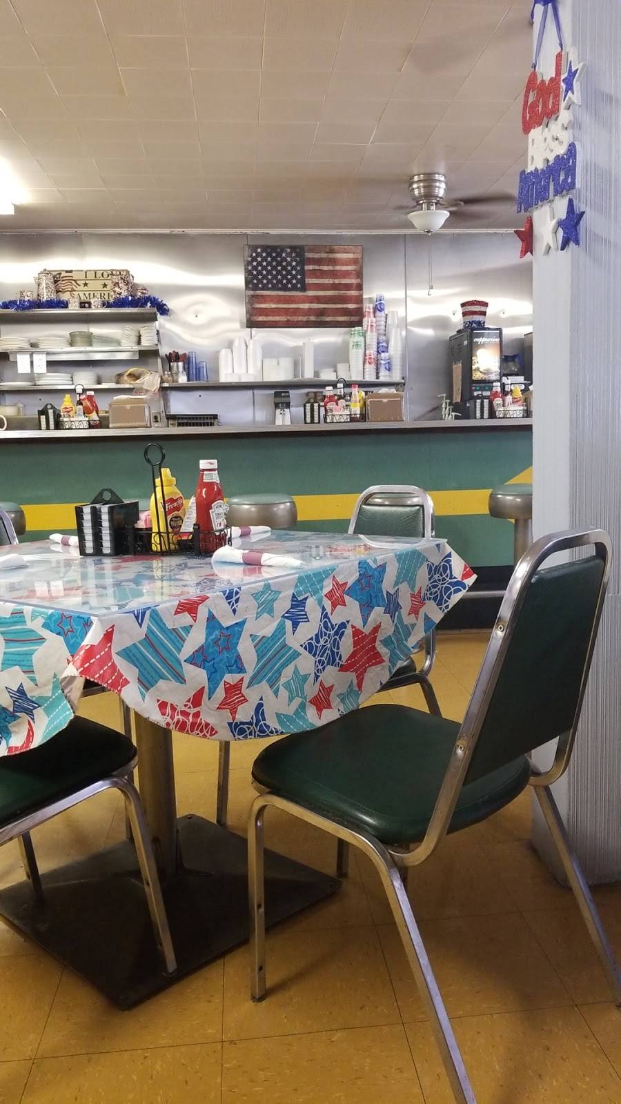 Dixie Eatery | restaurant | 4 N Main St, Smithsburg, MD 21783, USA | 3018245224 OR +1 301-824-5224