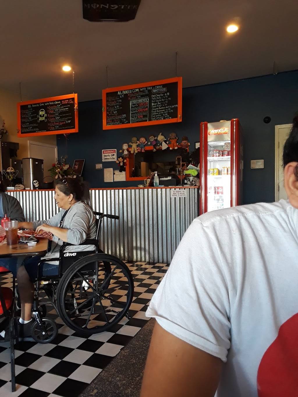 monster burgers | restaurant | 100-102 W Sayers Ave, San Antonio, TX 78214, USA | 2109827121 OR +1 210-982-7121