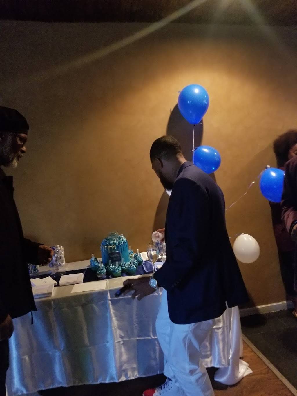 Politics Kitchen & Lounge | restaurant | 5120 Warrensville Center Rd, Maple Heights, OH 44137, USA | 2165107988 OR +1 216-510-7988