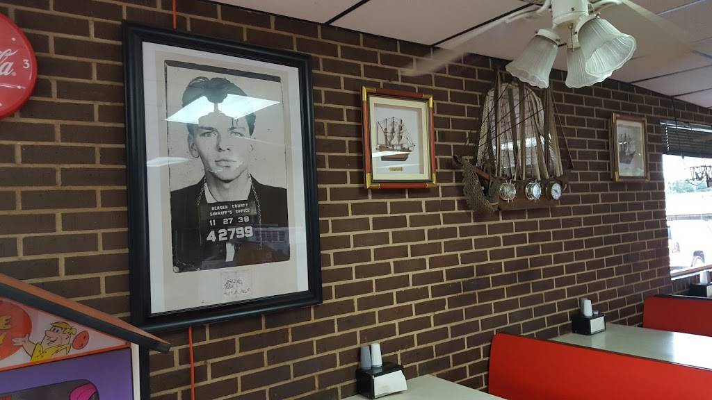 Waylons Family Restaurant | restaurant | 77 E Oak St, McRae-Helena, GA 31055, USA | 2298682590 OR +1 229-868-2590