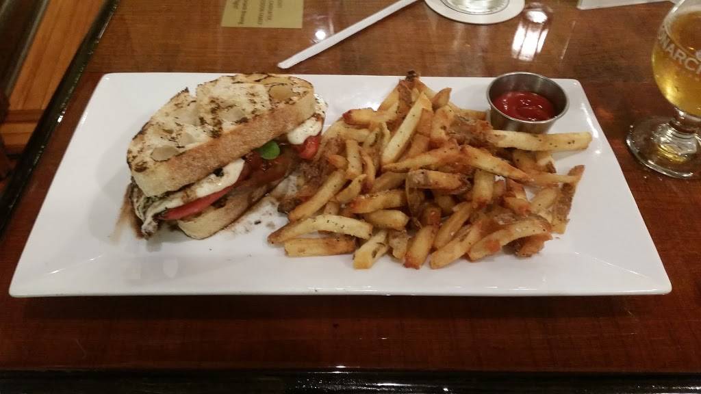 Monarch Brewing Company | restaurant | 212 S Independence St, Monticello, IL 61856, USA | 2176311141 OR +1 217-631-1141