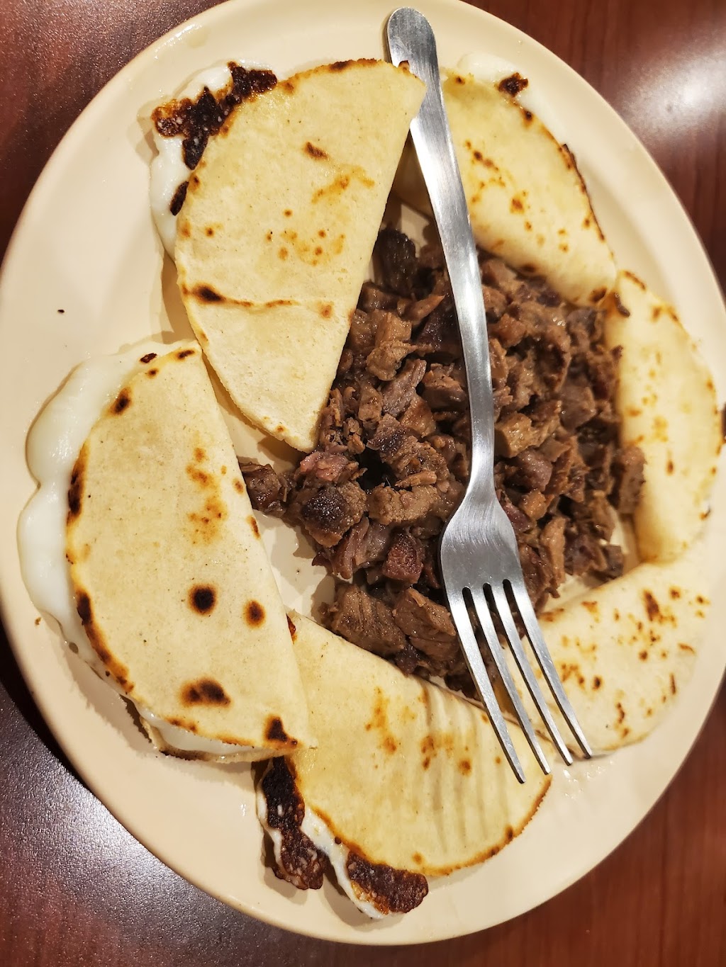 Kikis restaurant olmito | restaurant | 125 County Rd 511, Olmito, TX 78575, USA | 9565450377 OR +1 956-545-0377