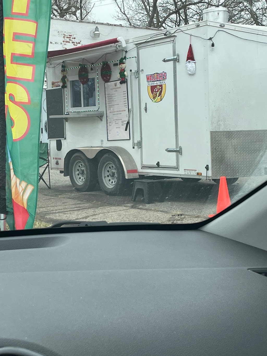 Wallace’s Slides & Fries | restaurant | Livernois &, Santa Maria Ave, Detroit, MI 48221, USA | 3137402169 OR +1 313-740-2169