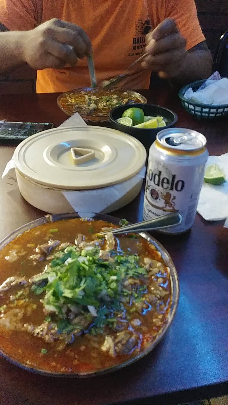 Birrieria La Tapatia De Ocotlan | restaurant | 2861 W Cermak Rd, Chicago, IL 60623, USA | 7732477914 OR +1 773-247-7914