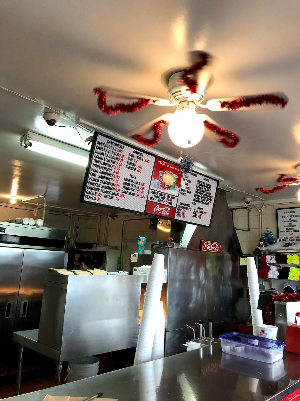 Rays Drive-In | restaurant | 20 N Beacon Blvd, Grand Haven, MI 49417, USA | 6168423400 OR +1 616-842-3400