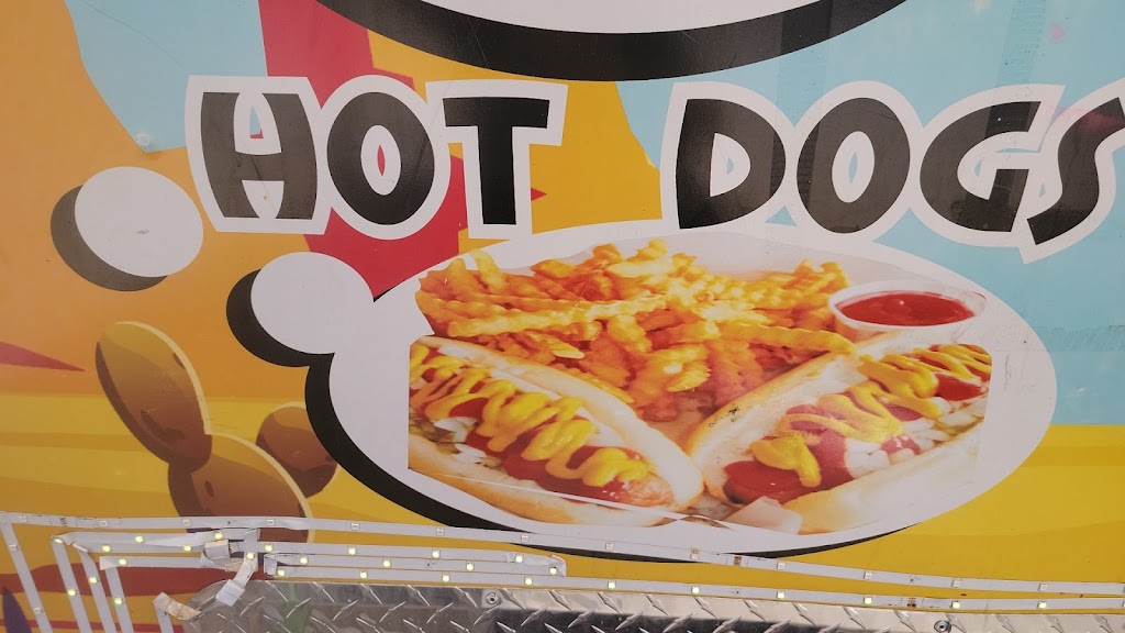 Tacos y hot dogs El giro food truck | restaurant | 13105 E Colossal Cave Rd, Vail, AZ 85641, USA | 5209125514 OR +1 520-912-5514