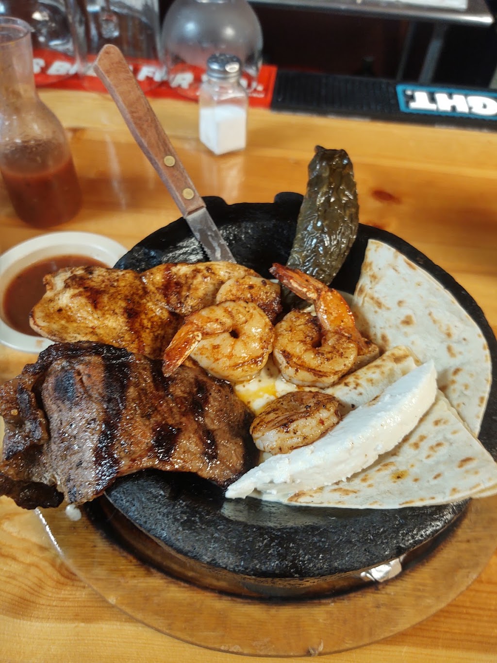 El Rodeo Bar & Grill | restaurant | 102 W Wyatt Earp Blvd, Dodge City, KS 67801, USA | 6208015205 OR +1 620-801-5205