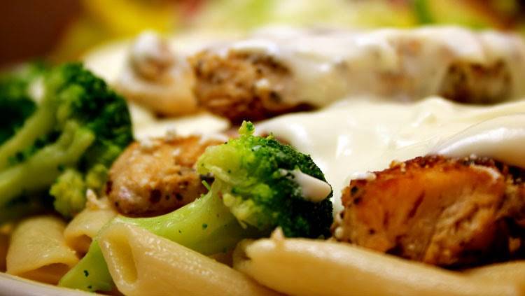 Hanover House of Pizza | meal delivery | 272 Columbia Rd #2, Hanover, MA 02339, USA | 7818264381 OR +1 781-826-4381