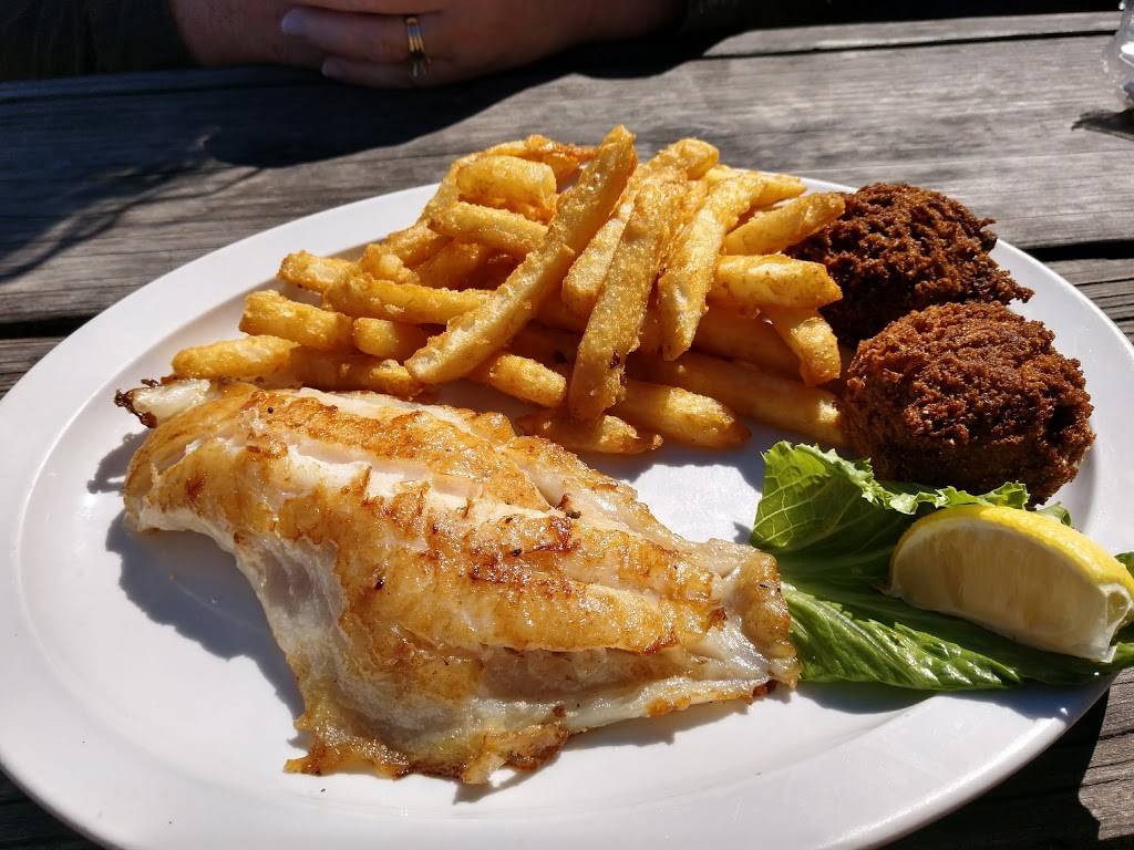 Finns Beachside Pub | restaurant | 101 N Ocean Shore Blvd, Flagler Beach, FL 32136, USA | 3864397755 OR +1 386-439-7755