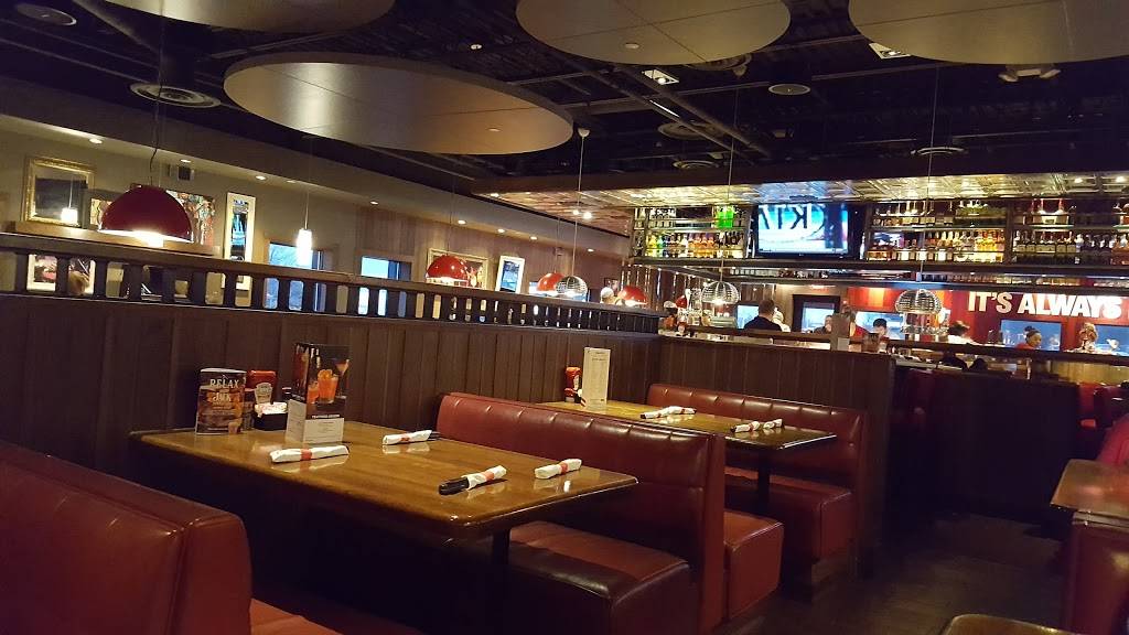 TGI Fridays | restaurant | 60 Forbes Rd, Braintree, MA 02184, USA | 7818483133 OR +1 781-848-3133