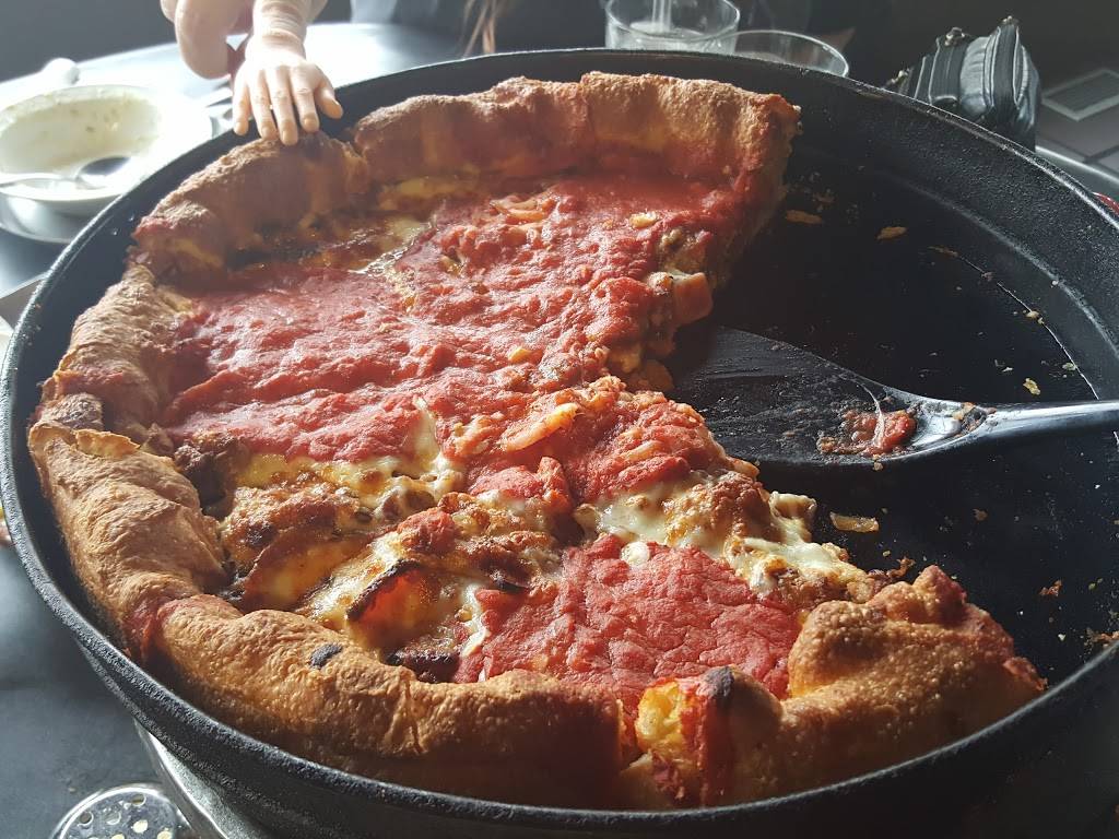 Rogers Roost | restaurant | 33626 Schoenherr Rd, Sterling Heights, MI 48312, USA | 5869797550 OR +1 586-979-7550