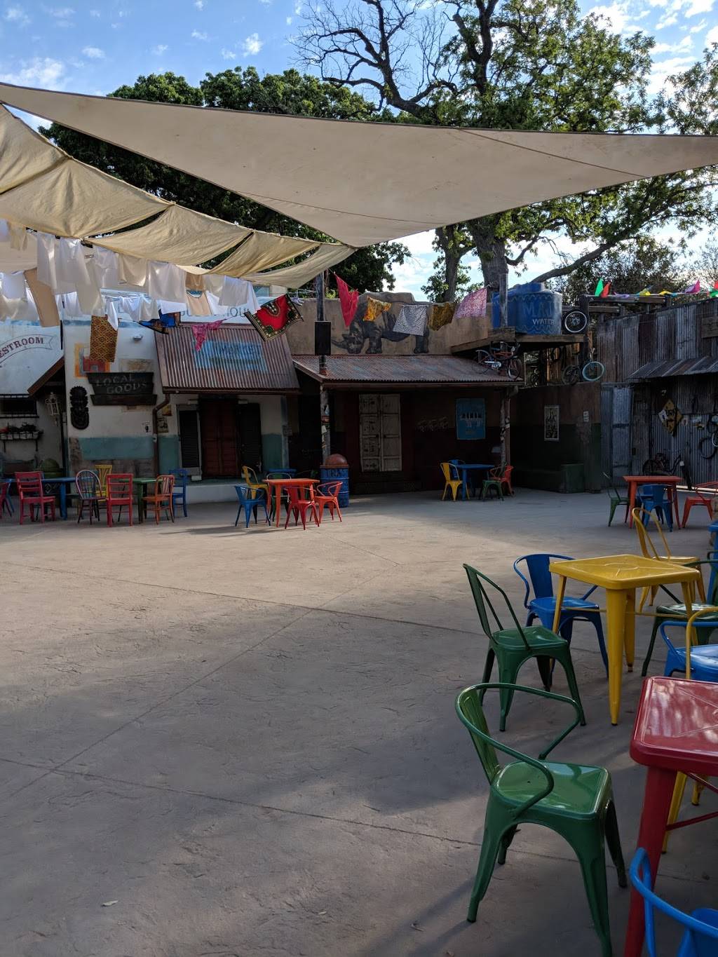 Dickeys Barbecue Pit | restaurant | 1989 Colonial Pkwy, Fort Worth, TX 76110, USA | 8177597500 OR +1 817-759-7500