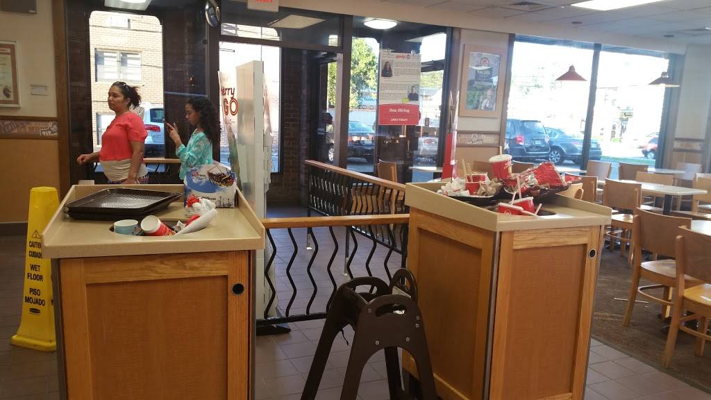 Wendys | restaurant | 475 Rahway Ave, Elizabeth, NJ 07202, USA | 9083523882 OR +1 908-352-3882