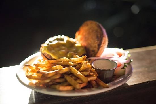 Bucket Brigade Sports Bar & Restaurant | restaurant | 8012 SE Powell Blvd, Portland, OR 97206, USA | 5037748953 OR +1 503-774-8953