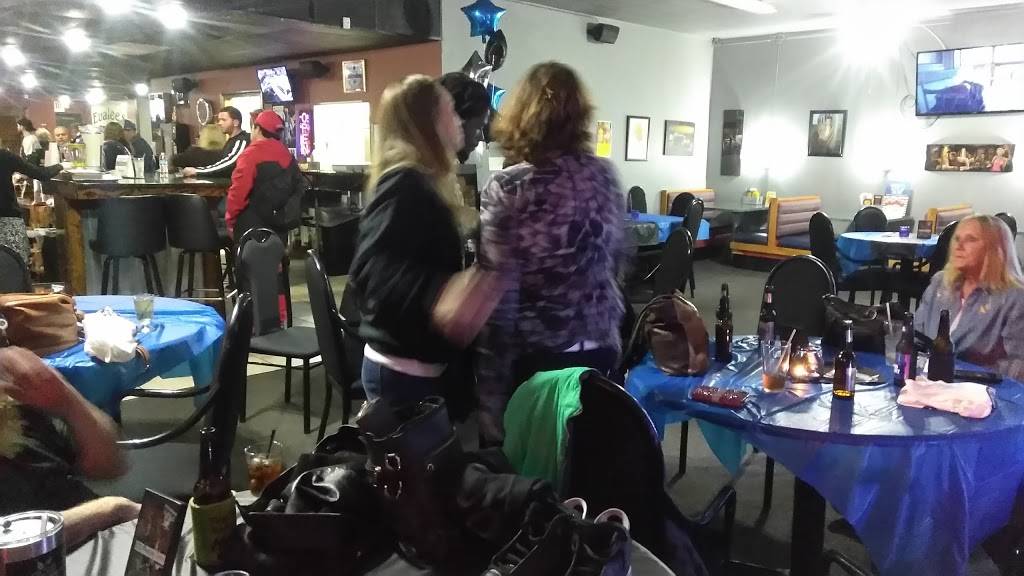 Verns Place | restaurant | 2322 E Washington St, Indianapolis, IN 46201, USA | 3176388376 OR +1 317-638-8376