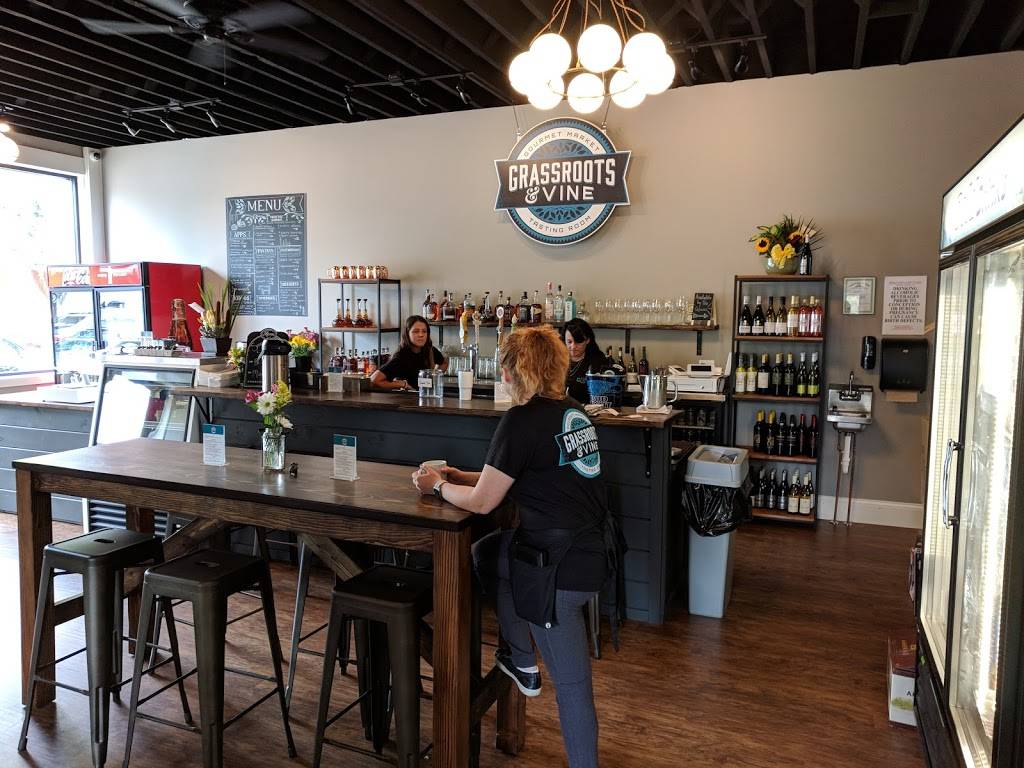 Grassroots & Vine | restaurant | 1011 S Ft Thomas Ave, Fort Thomas, KY 41075, USA | 8598148391 OR +1 859-814-8391