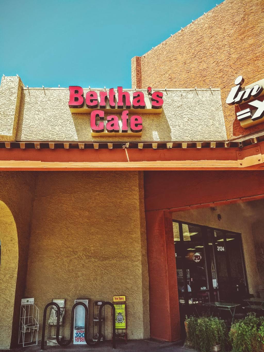 Berthas Cafe | cafe | 3134 E Indian School Rd, Phoenix, AZ 85016, USA | 6029551022 OR +1 602-955-1022