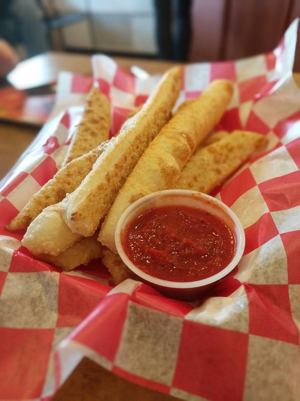 Bennollis Pizza | restaurant | 615 Main St, Delafield, WI 53018, USA | 2626461016 OR +1 262-646-1016