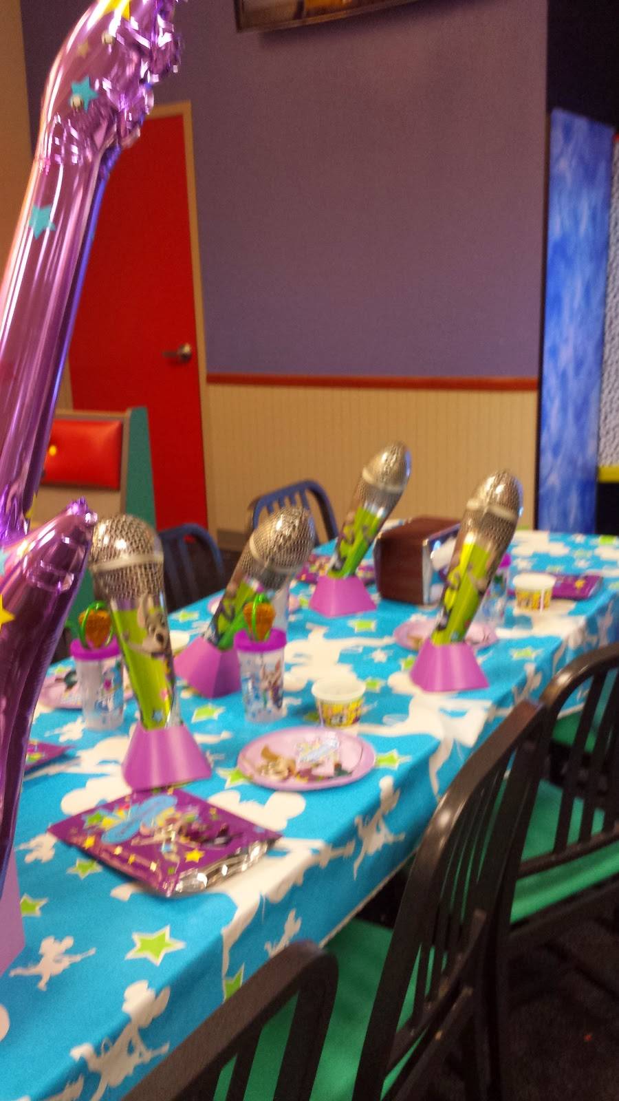 Chuck E. Cheeses | restaurant | 146 FM 1960, Houston, TX 77090, USA | 2818932148 OR +1 281-893-2148