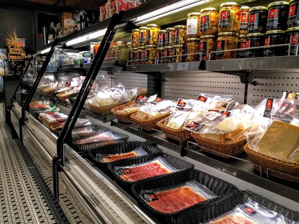 Restaurant Le Richmond | restaurant | 377 Rue Richmond, Montréal, QC H3J 1T9, Canada | 5145088749 OR +1 514-508-8749