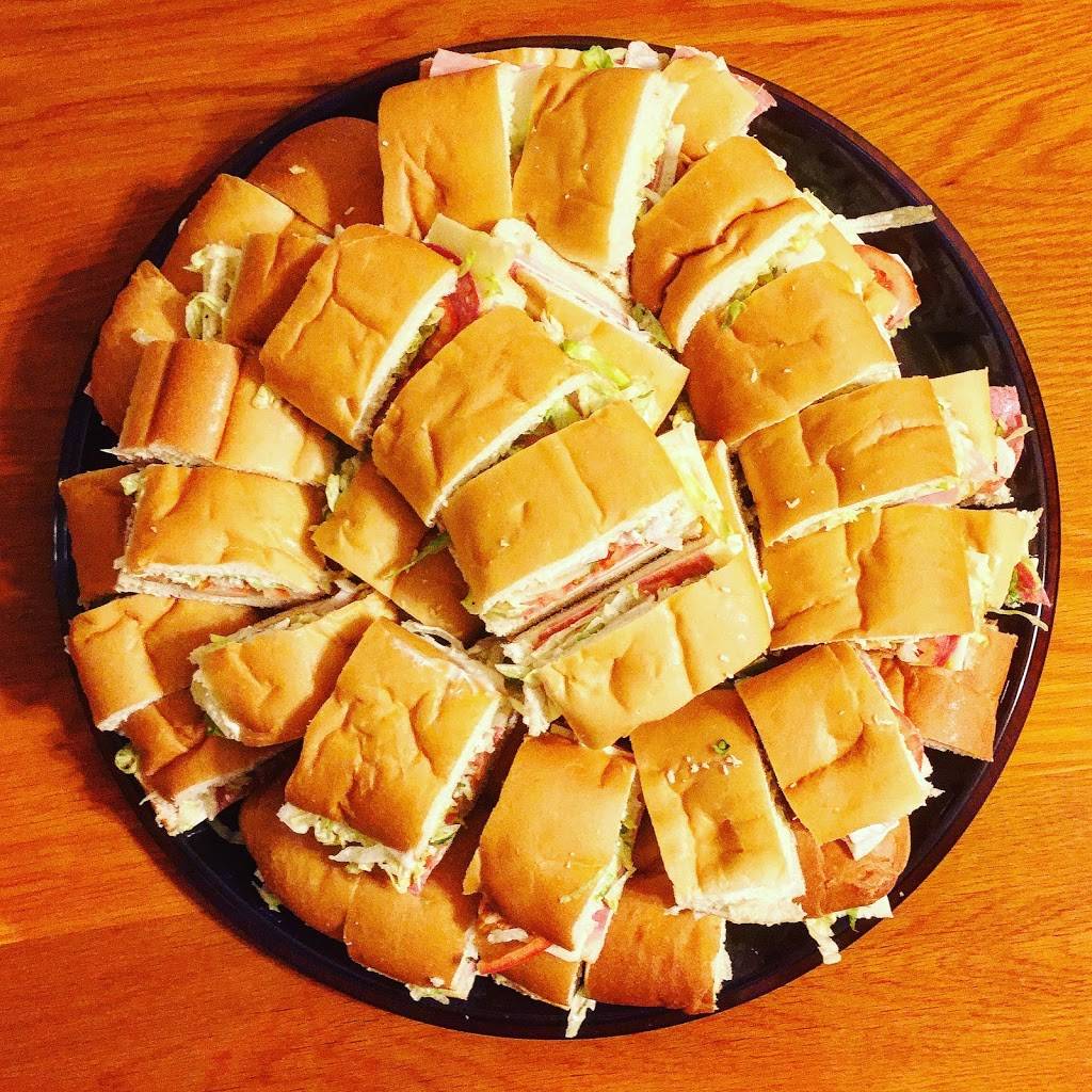 Pizza House | restaurant | 132 E Simmons St, Galesburg, IL 61401, USA | 3093438376 OR +1 309-343-8376